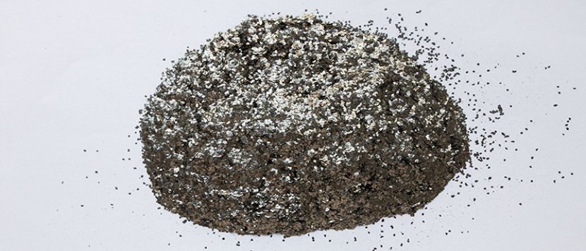 鳞片石墨是生产石墨电极的原料